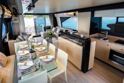 M/Y VABOSA - Main salon & galley