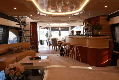 M/Y SIMONA - Main salon & bar