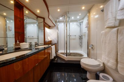 LADY YOUSRA - Master cabin ensuite