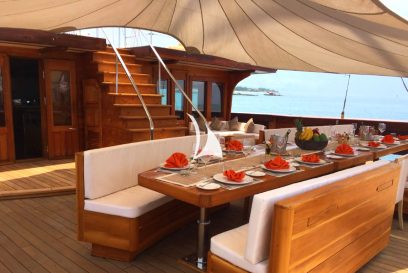 LAMIMA - MYBA - Deck dining area