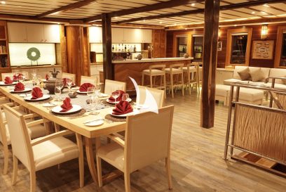 LAMIMA - MYBA - Main salon dining and salon area