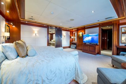 LAUREN L - MYBA - Master stateroom
