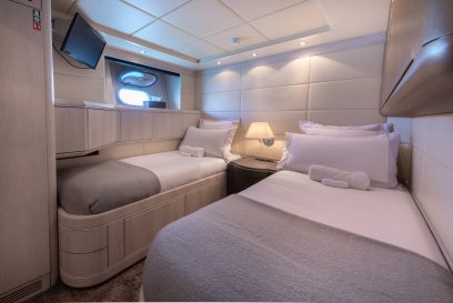 LAUREN V - Twin cabin