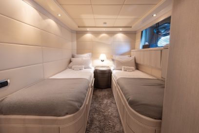 LAUREN V - twin cabin