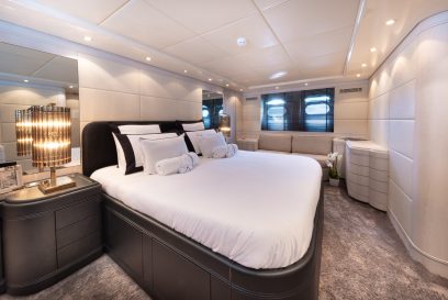 LAUREN V - Master cabin