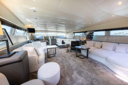 LAUREN V - Main salon