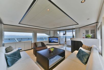 MAJESTY 120 - Upper deck saloon