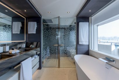 MAJESTY 175 - Owner's En suite