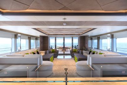 MAJESTY 175 - Owner's deck saloon (2)