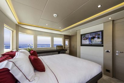 NOMAD 75 SUV - Owner's cabin_stateroom