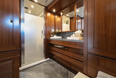 New-Waves-10354-034-master_bathroom-722728