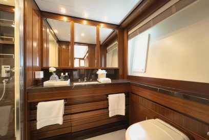 New-Waves-10354-051-VIP_bathroom-722745
