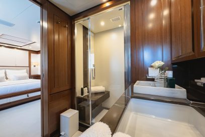 New-Waves-10354-052-VIP_bathroom-722746