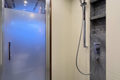 New-Waves-10354-053-VIP_bathroom-722747