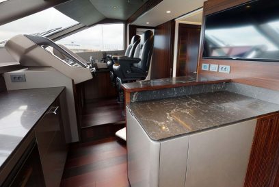 SUNSEEKER 88 - AQUA MARINE - Cockpit 1