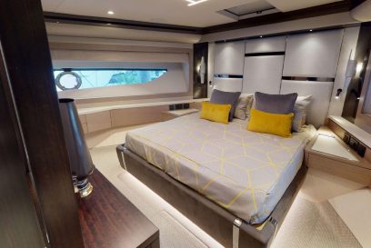 SUNSEEKER 88 - AQUA MARINE - VIP room
