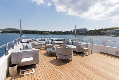 M/Y MOKA - sundeck seating area