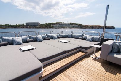M/Y MOKA - Sundeck sunbathing area
