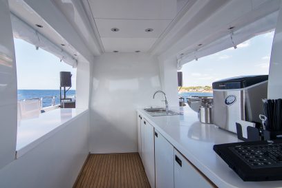 M/Y MOKA - sundeck